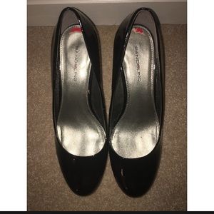 Black shiny heels